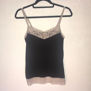 Black sleeping tank w/ lace trimmings